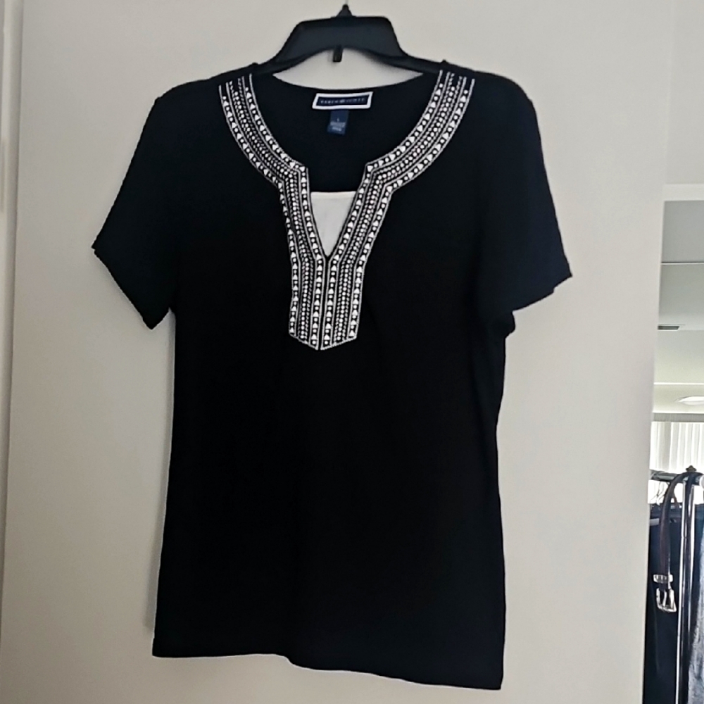 Black Embellished Women's Short Sleeve Top Size Large By Karen Scott